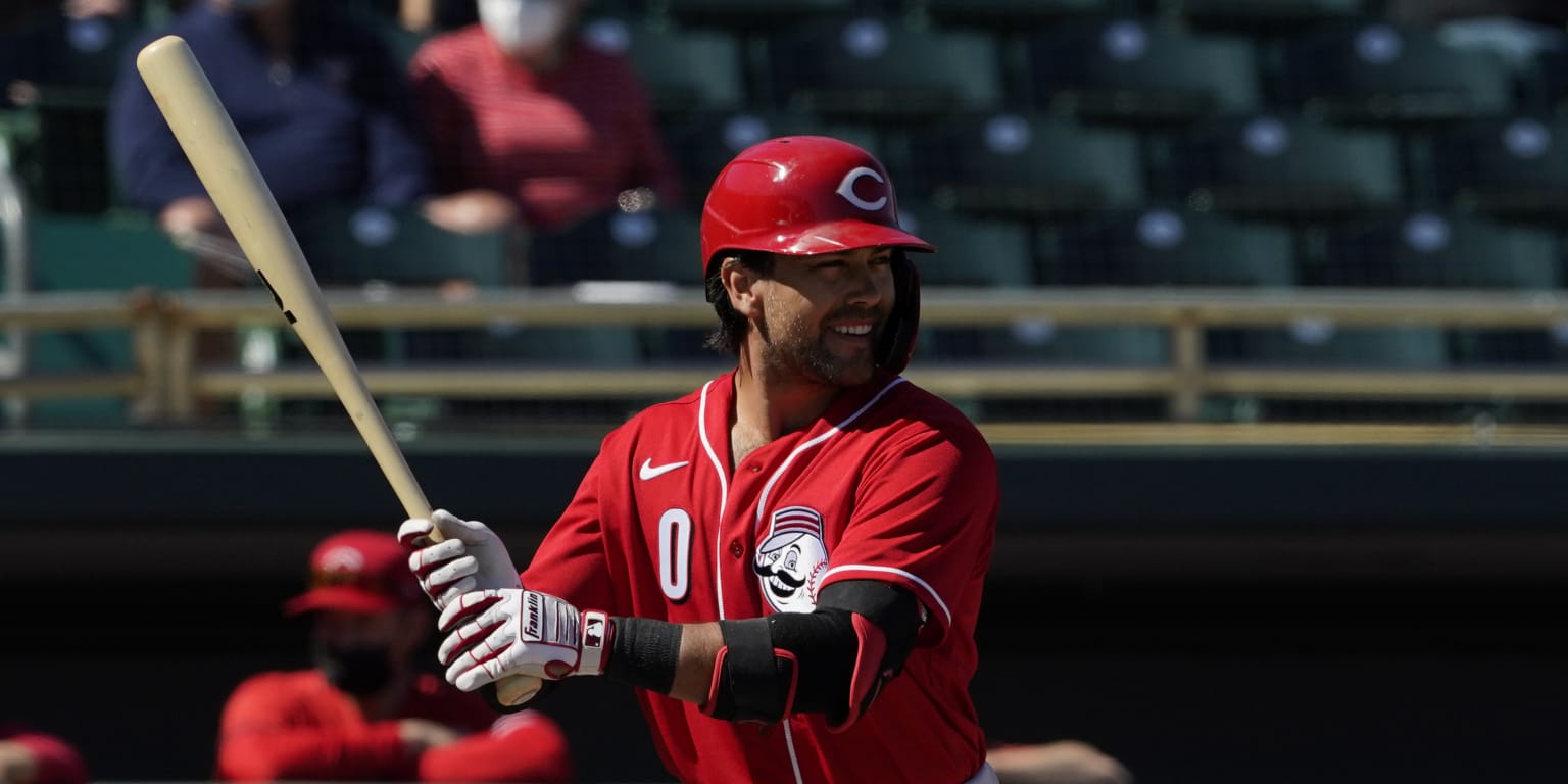The Reds work with Kyle Farmer and Dee Strange-Gordon at shortstop