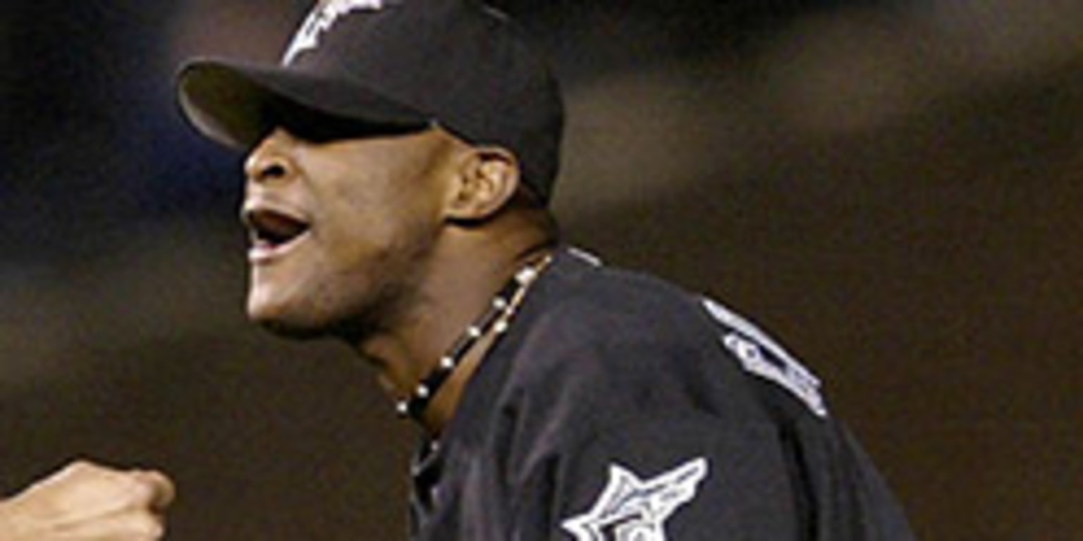 This Day In Marlins History: Lowell the hero in dramatic 2003 NLCS Game 1  victory - Fish Stripes