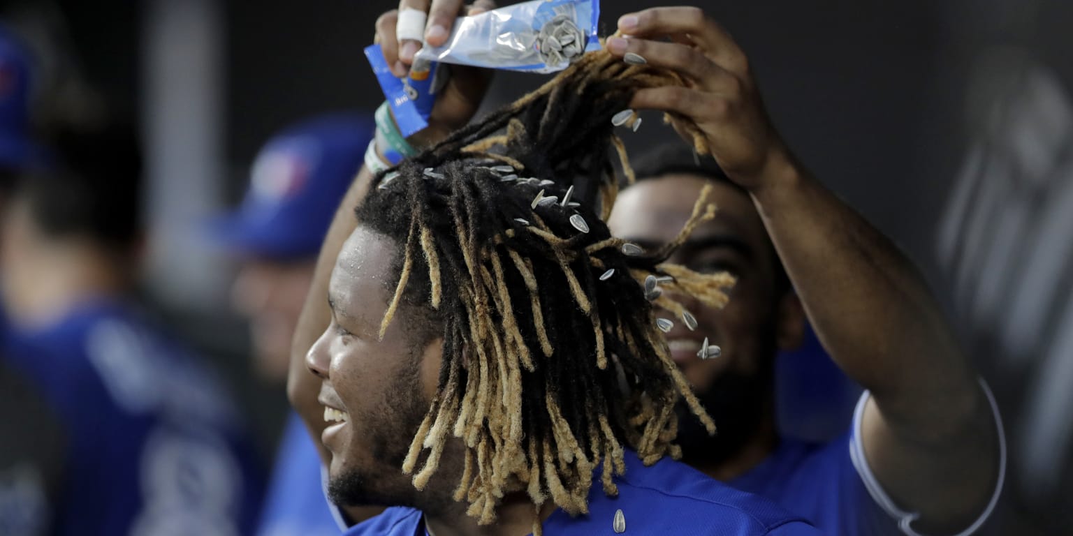 How impressive are Vlad Guerrero Jr.'s splits at first base? We asked a  former NHL goalie, a ballet dancer and a gymnast - The Athletic