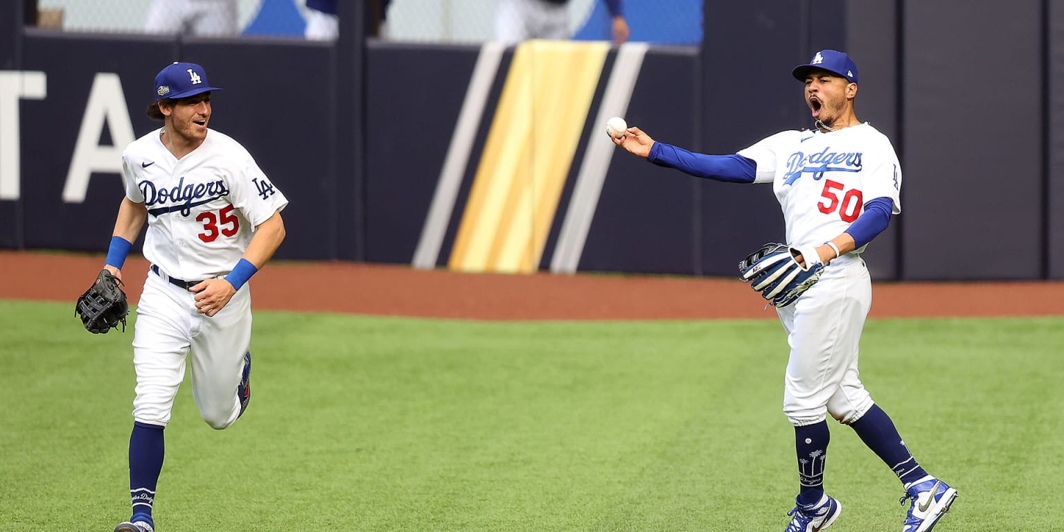 Dodgers-Braves NLCS: Mookie Betts robs Marcell Ozuna with spectacular catch  at the outfield wall 