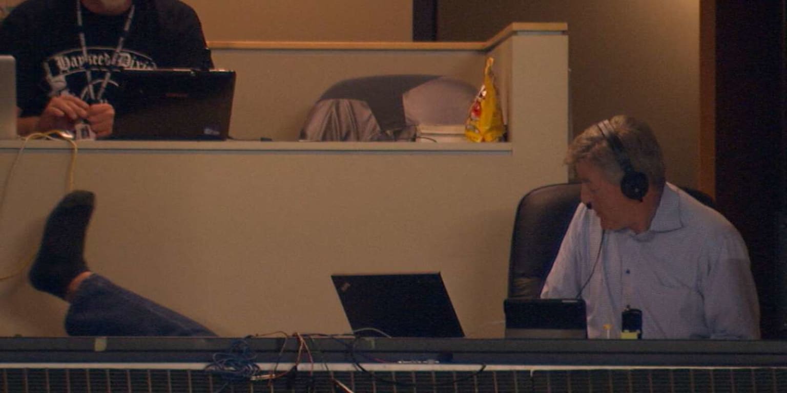 Let's watch Dennis Eckersley snag a foul ball from the Red Sox broadcast  booth