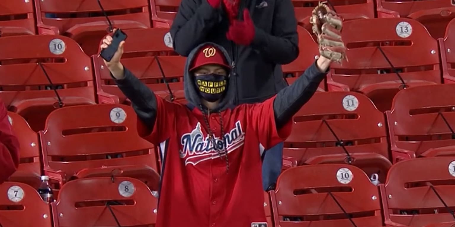 Reds fan gives special home run ball to Superbubz's family