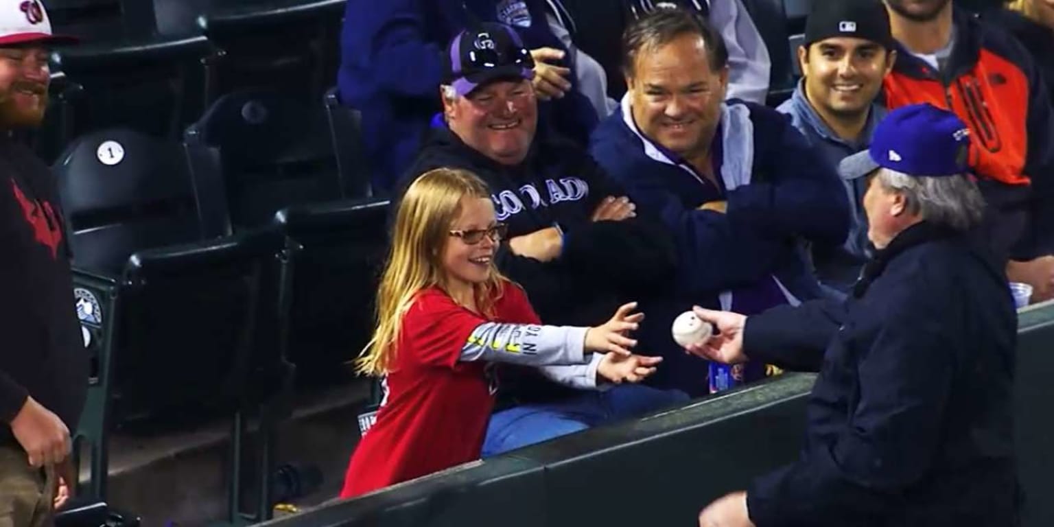 Start your week with the best fanplayer interactions from around MLB