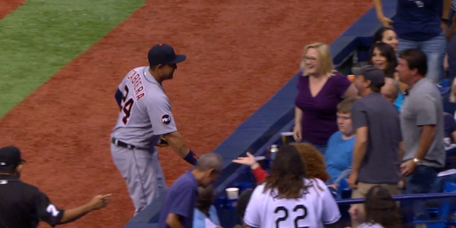 Miguel Cabrera tried to steal a fan's beard in the middle of a