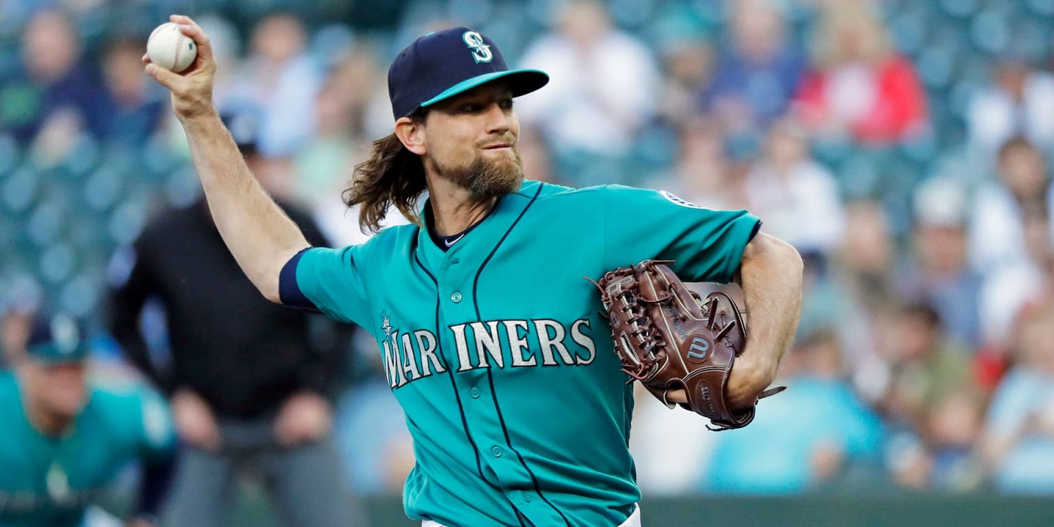 Leake comes within three outs of perfect game - MLB.com thumbnail
