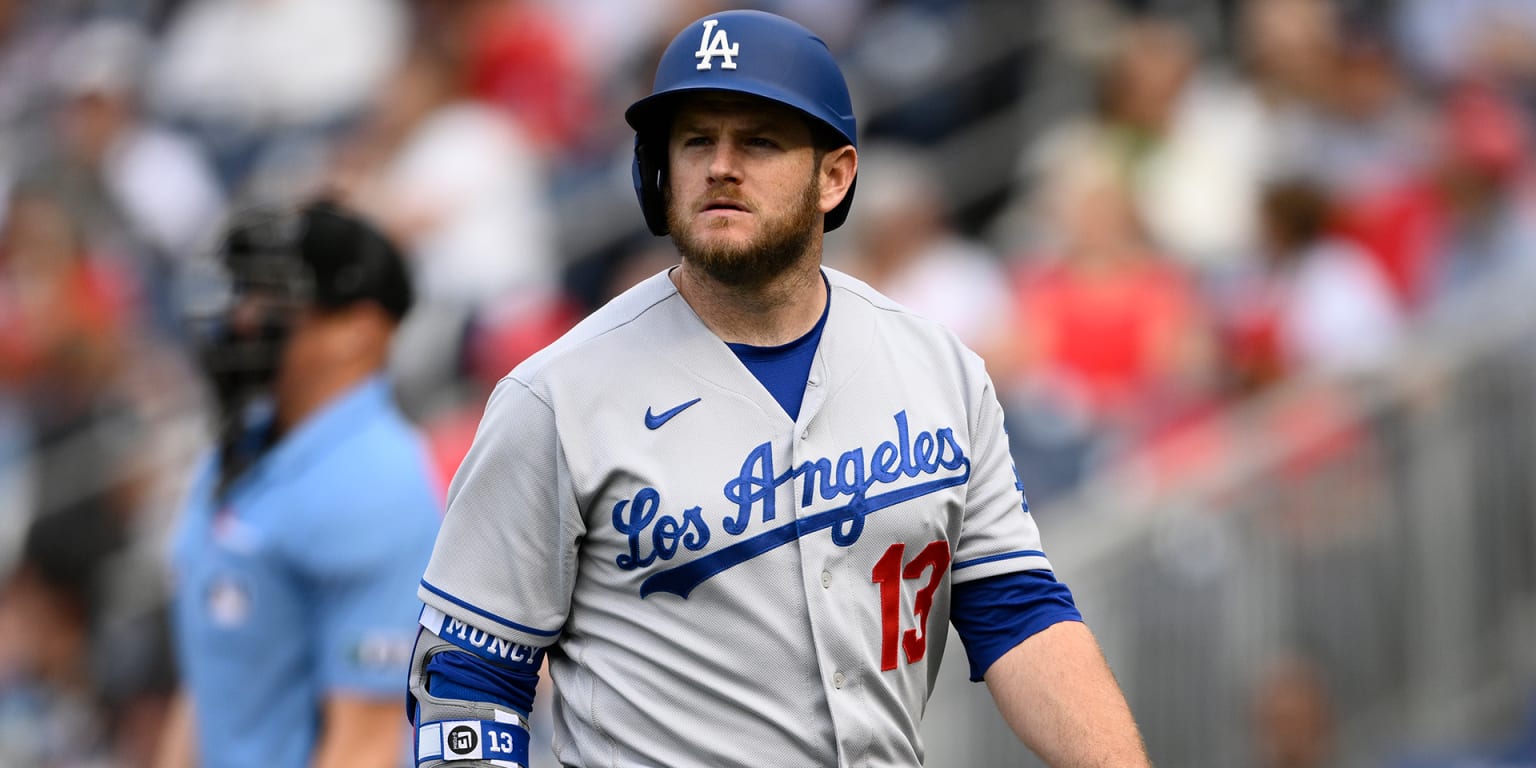 Max Muncy placed on injured list with elbow inflammation