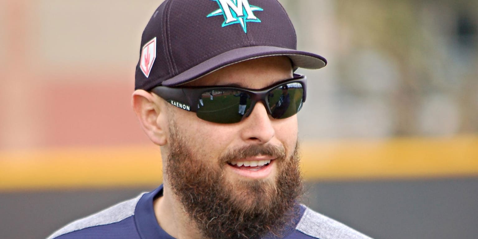 Yankees acquire outfielder Ackley from Mariners