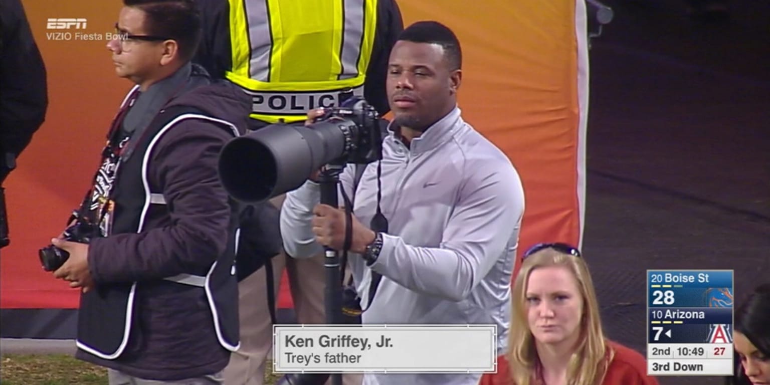 Ken Griffey Jr. Is a photographer at the Arizona Cardinals game