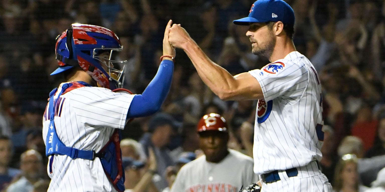 Chicago Cubs third baseman Kris Bryant (17), shortstop Javier Baez (9),  first baseman Anthony Rizzo (44) and second baseman Daniel Murphy (3) talk  to each other in the eighth inning of a