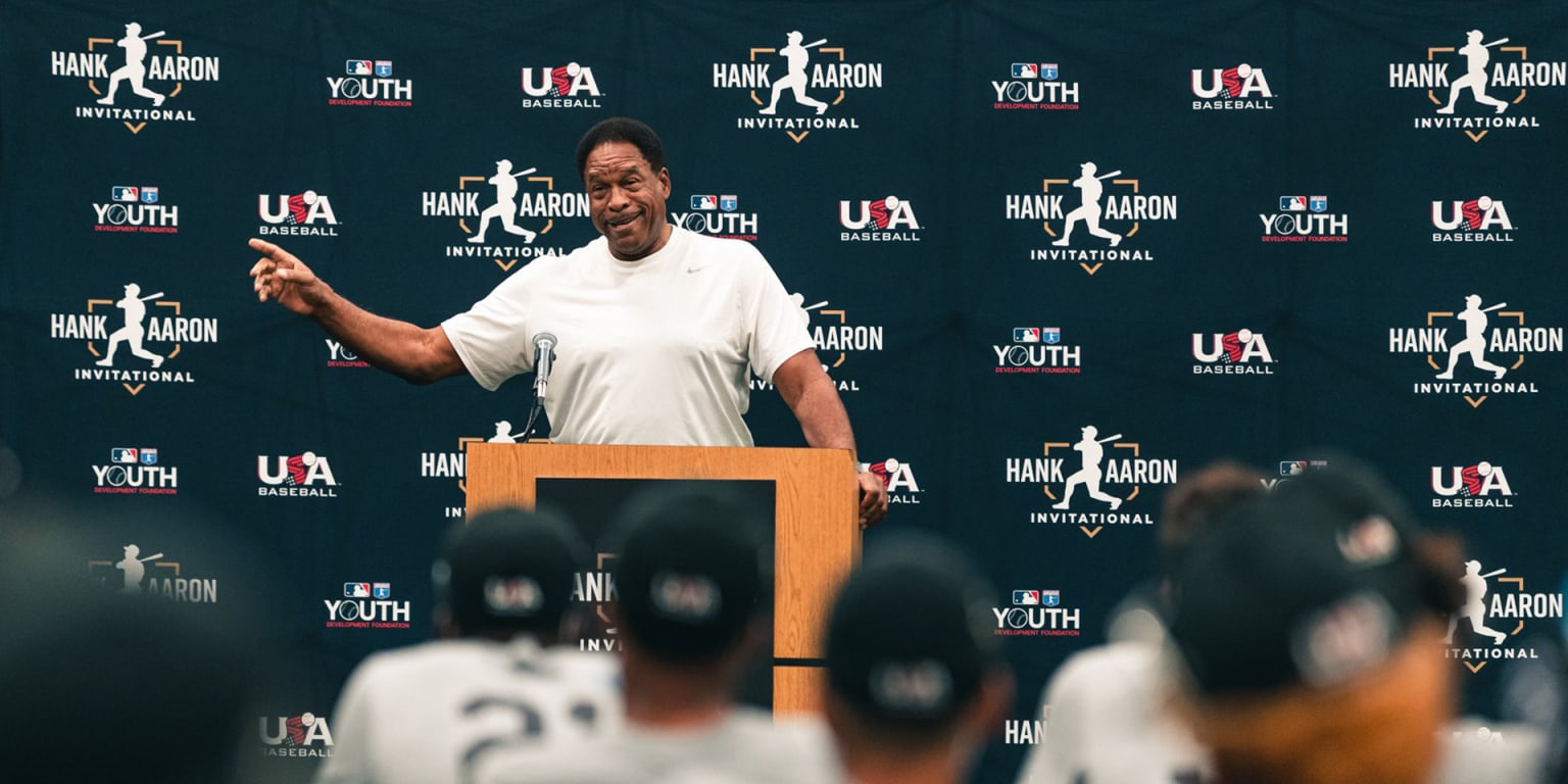 Dave Winfield visits Hank Aaron Invitational