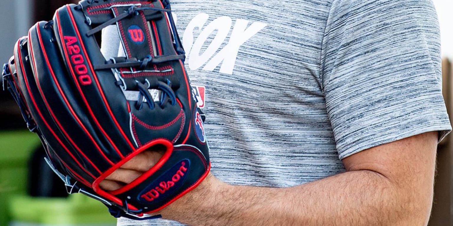 Red Sox receive special gloves from Wilson