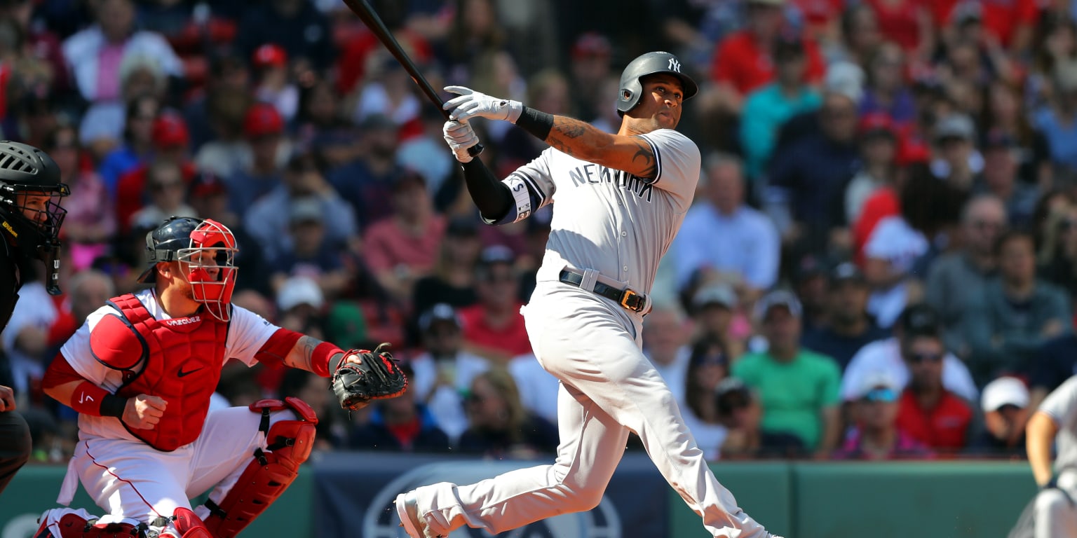 Switch-hitting Aaron Hicks gets right side up for Yankees