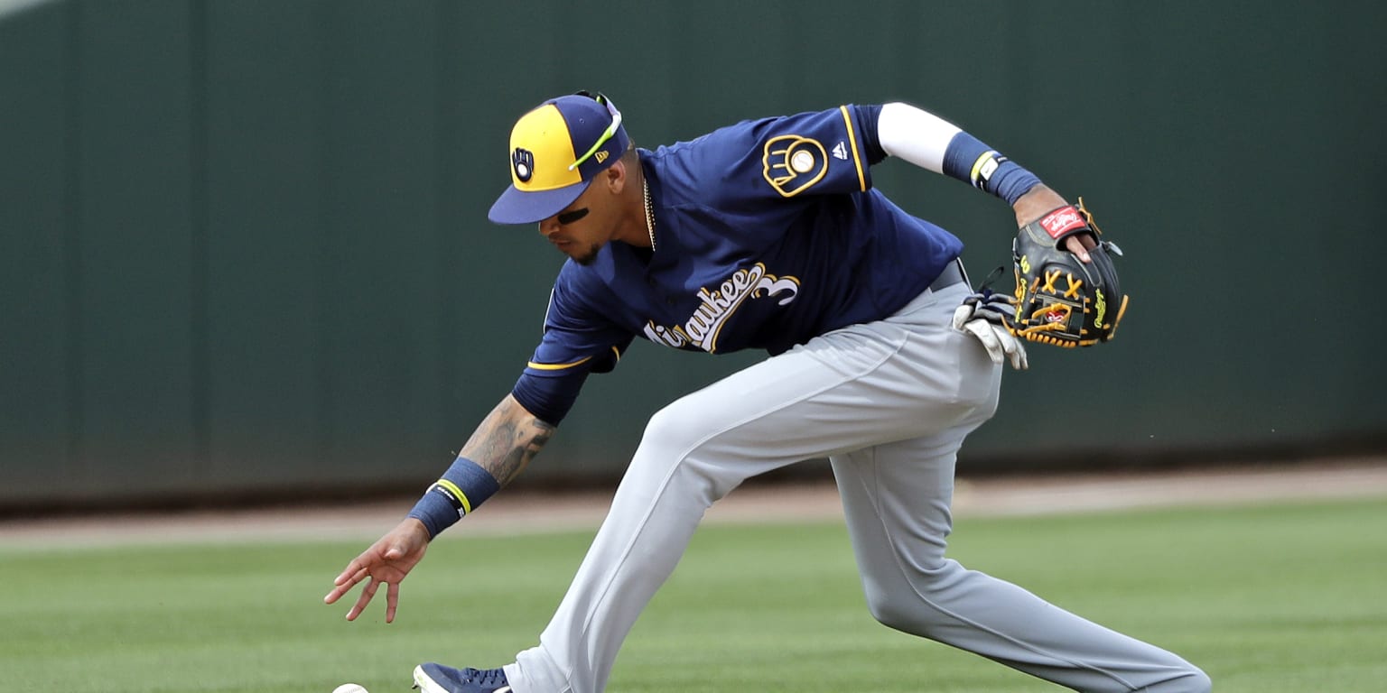 Orlando Arcia agrees to one-year deal with Brewers to avoid