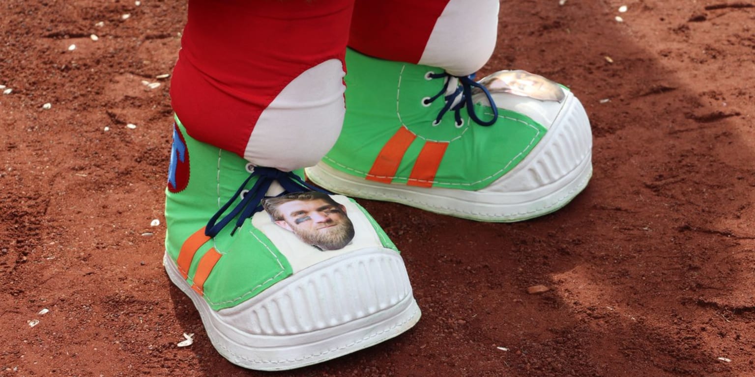 Bryce Harper's Phillies debut: Long-awaited ovation and Phanatic-inspired  cleats ring in new era 