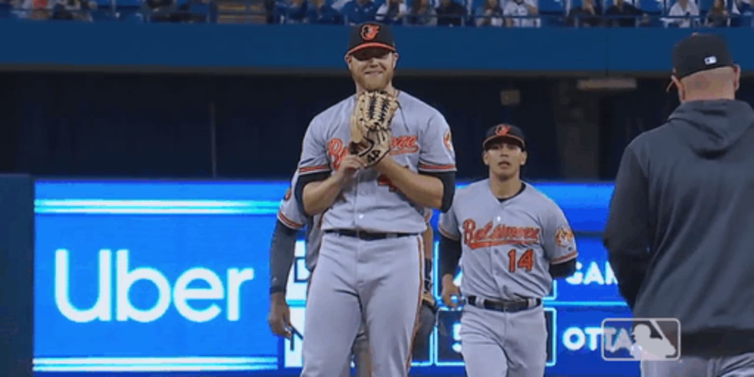 José Berríos takes no-hitter into 7th, Blue Jays beat Orioles 3-1