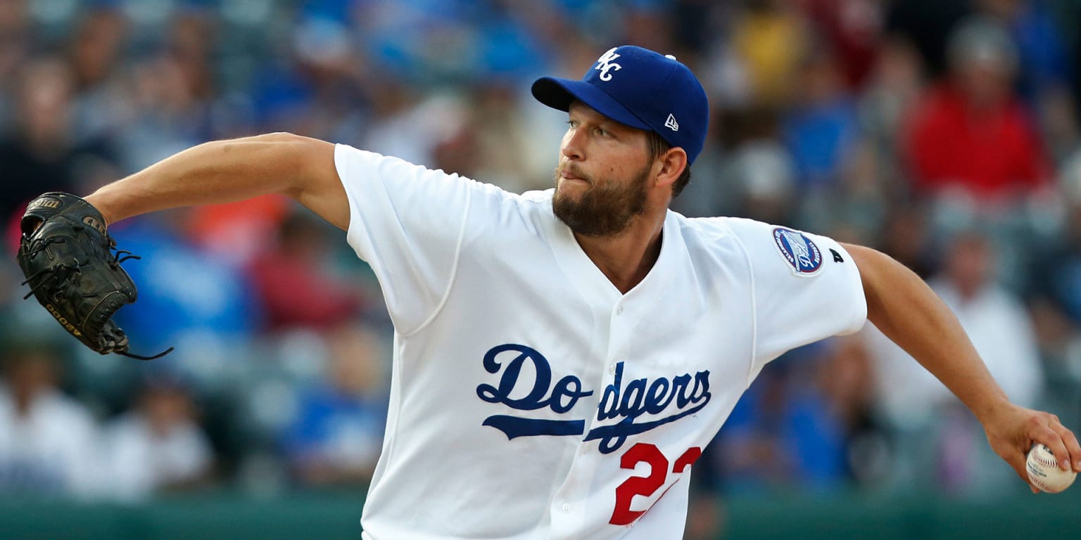 Clayton Kershaw throws a bullpen session as he works toward return from  sore shoulder