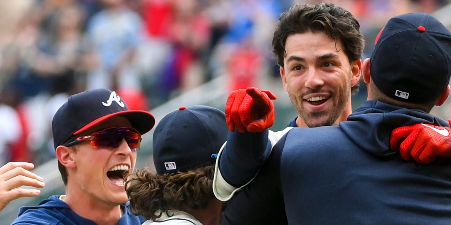 Dansby Swanson walk-off lifts Braves over Marlins