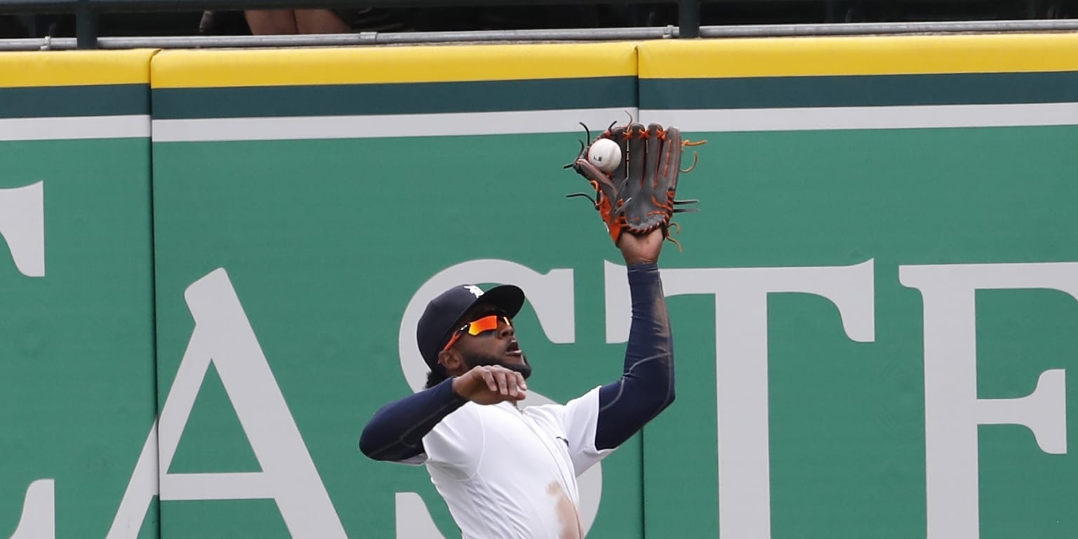 Niko Goodrum flashes versatility for Tigers