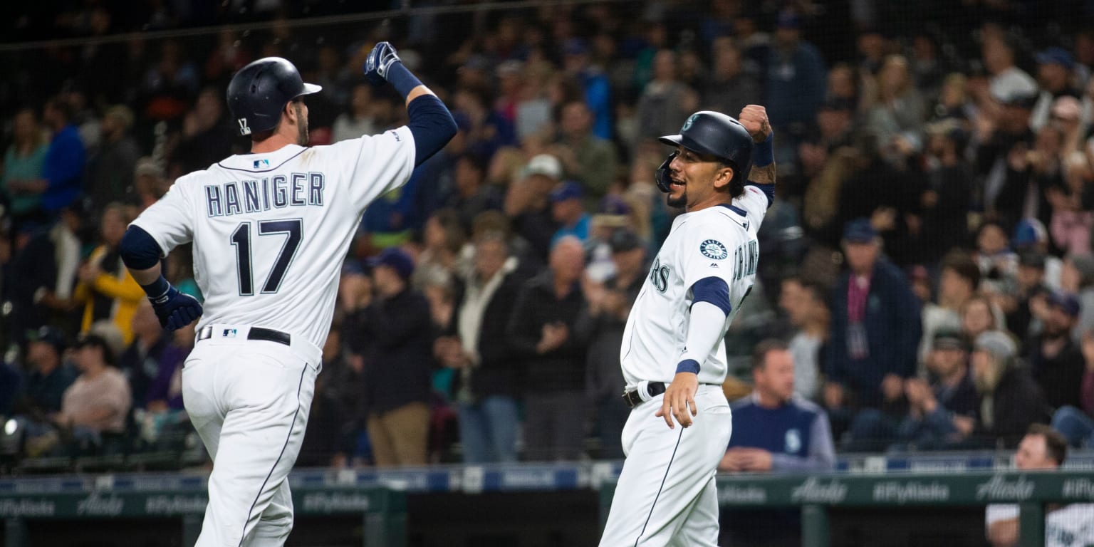 Mariners down Padres 6-2, sweep two-game series