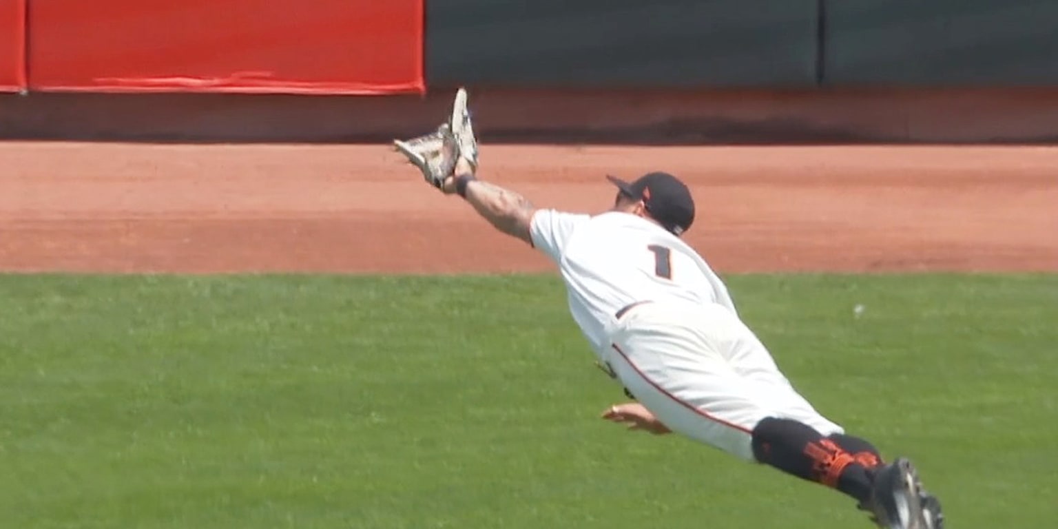 Kevin Pillar Lays Out for Ridiculous Diving Catch