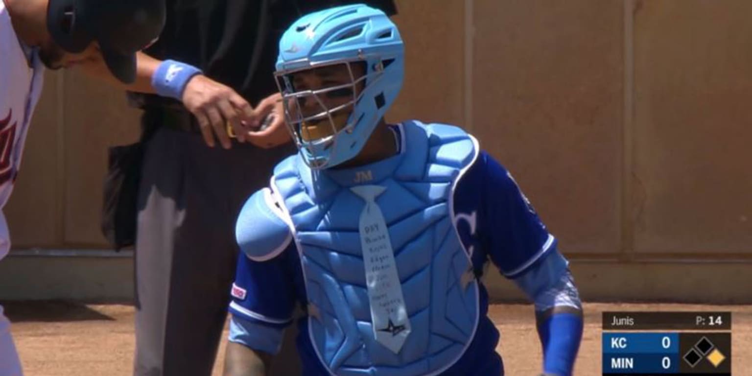 MLB: Royals catcher Maldonado changes MLB forever with clip-on necktie