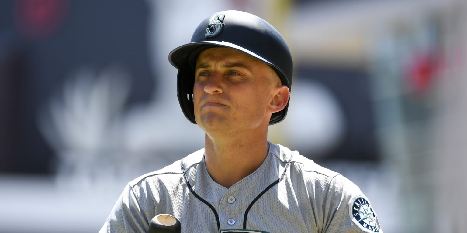 Mariners 3B Kyle Seager removed with apparent wrist injury