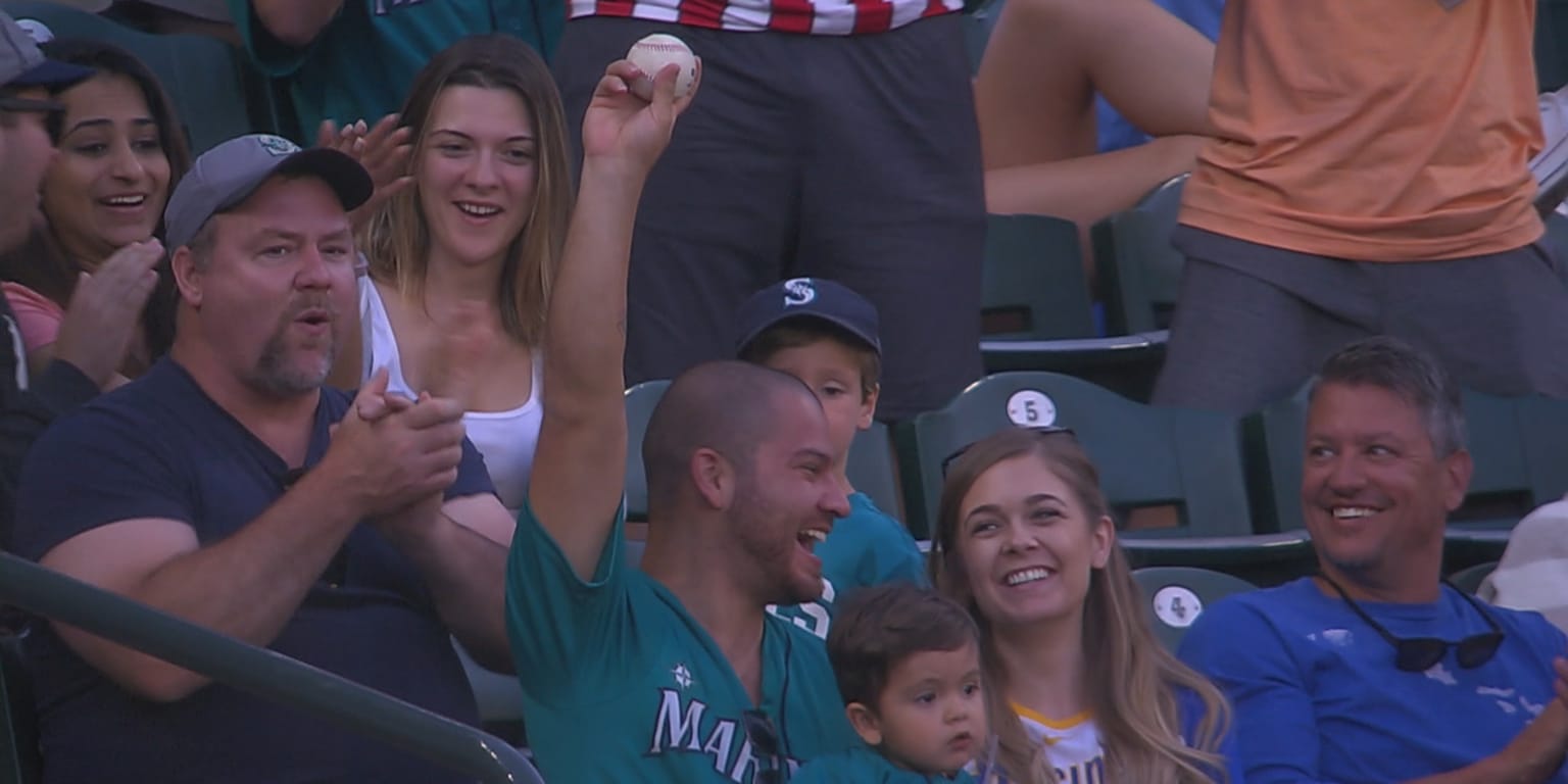 Dodgers fan catches home run with her hat while holding a beer in