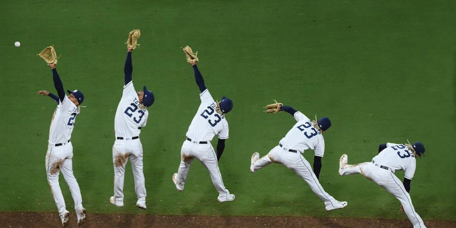 Fernando Tatis Jr. avoids tag on slide