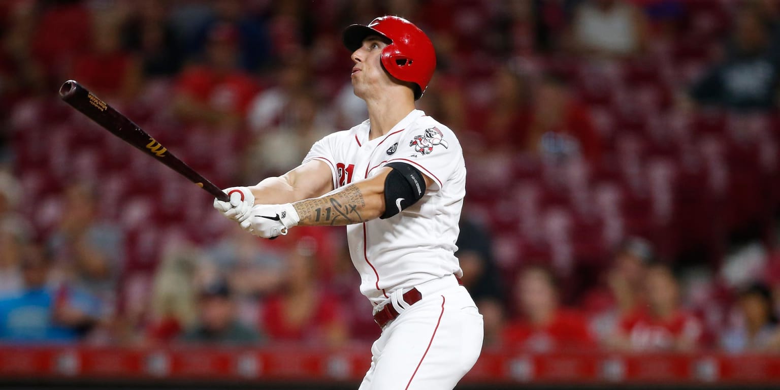 Reliever Lorenzen's pinch-hit homer sends Reds over Phillies