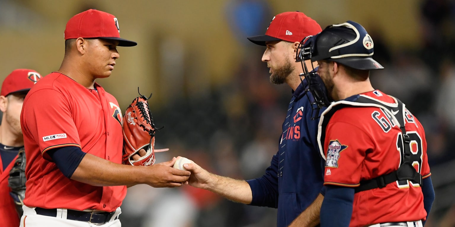 Béisbol y Familia – Brusdar Graterol's Journey to Major League Baseball