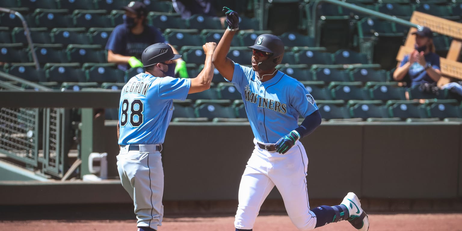 Kyle Lewis homers again at Mariners Summer Camp