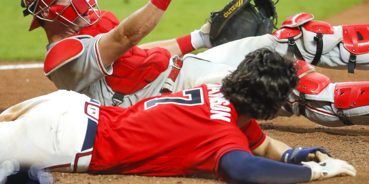 Andrew Knapp's tag of Dansby Swanson broke plate-blocking rules, Braves  manager Brian Snitker says