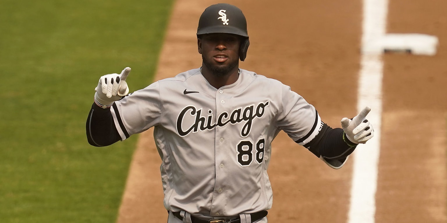 Outfielder Luis Robert Jr. is Chicago White Sox's Lone Gold Glove Award  Finalist - Fastball