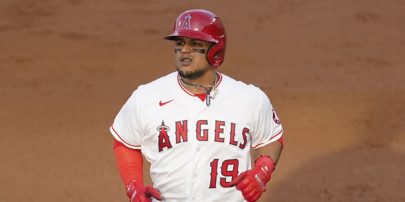 Angels place Juan Lagares, Max Stassi on injured list