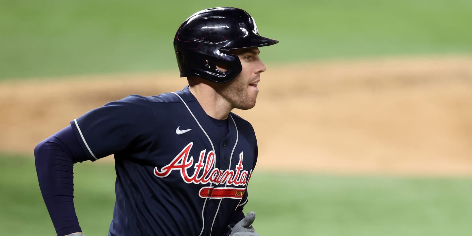 Freddie Freeman, father of twins, Braves camp