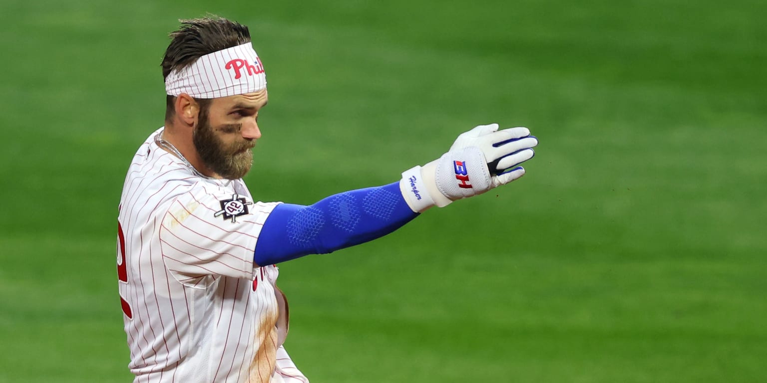 Bryce Harper, Phillies lunges at the Cardinals