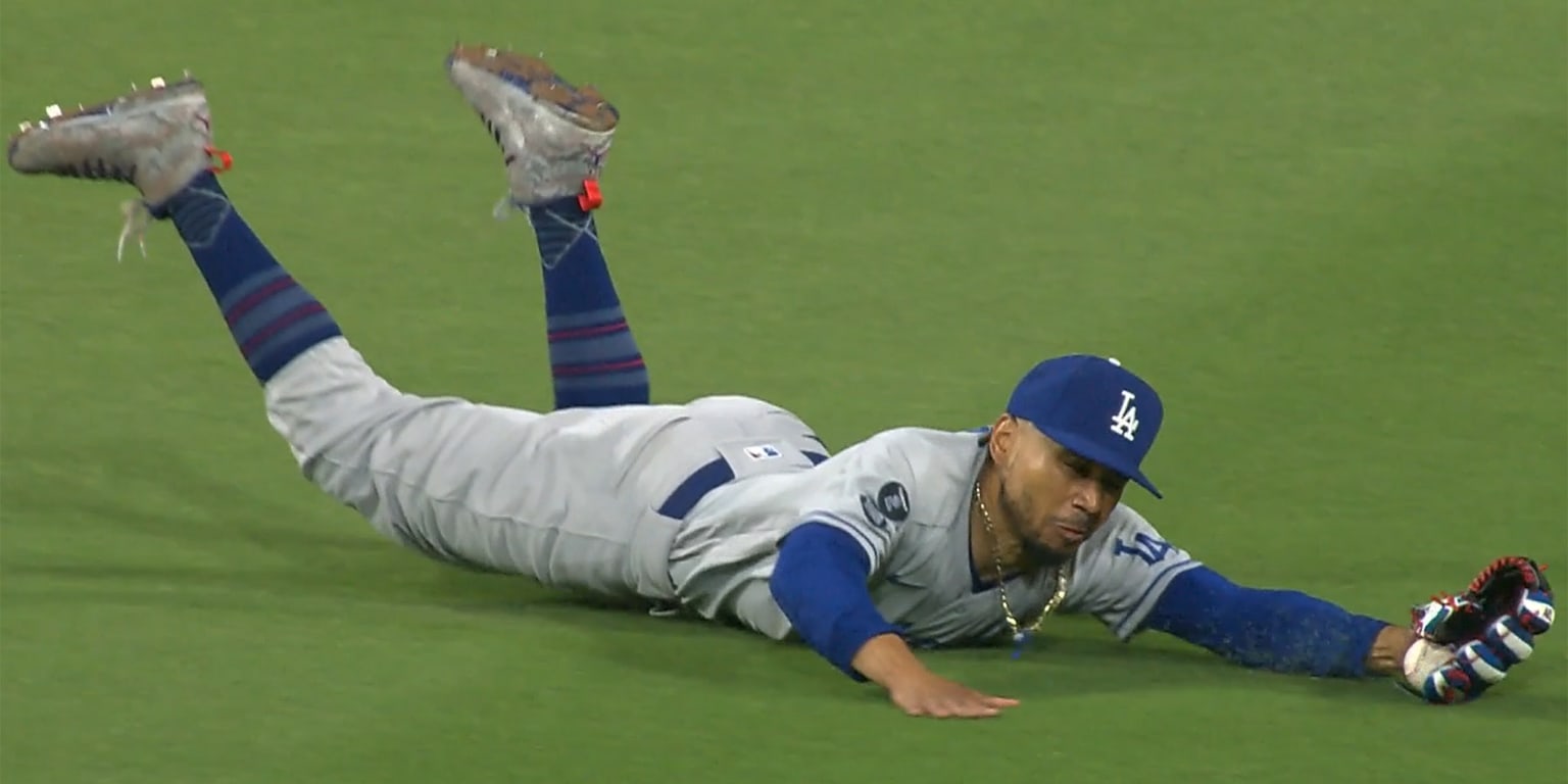 Mookie Betts' INCREDIBLE Game Winning Catch  Dodgers vs. Padres (April 17,  2021) 