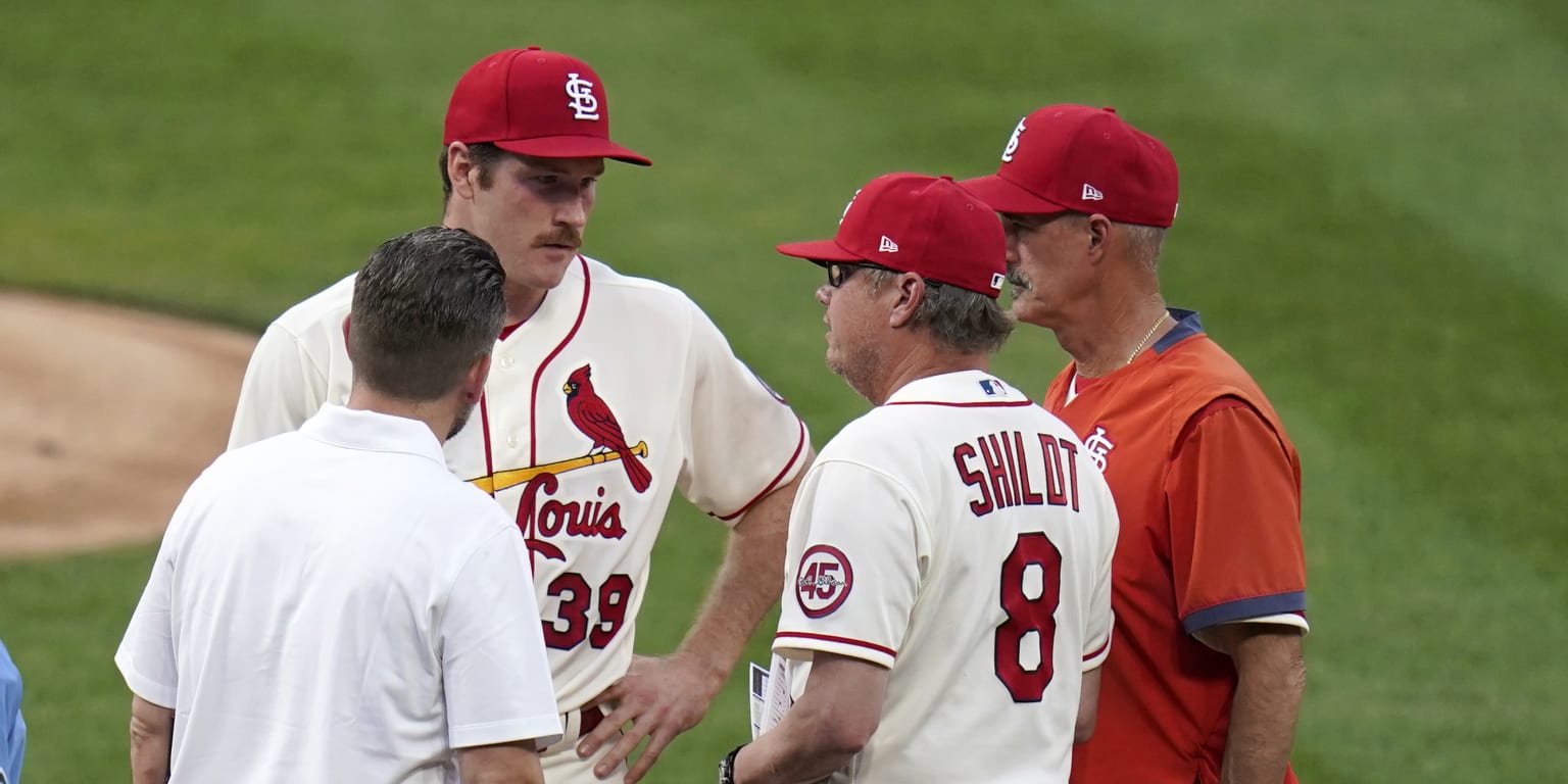 Cardinals' Molina exits game against Cubs with bruised elbow