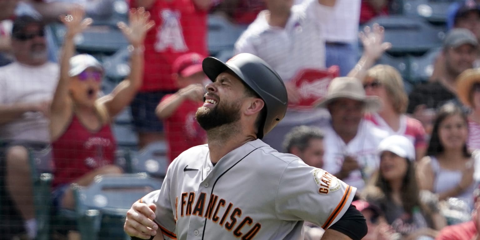 Giants place 1B Brandon Belt on IL with knee issue