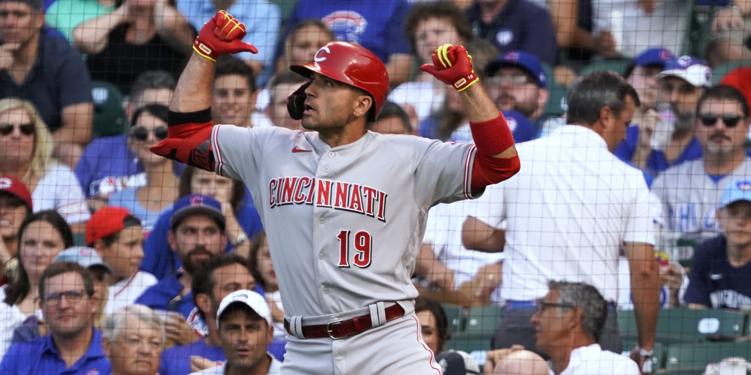 USA. 28th July, 2021. The Cincinnati Reds' Joey Votto reacts after hitting  a solo home run during the second inning against the Chicago Cubs on  Wednesday, July 28, 2021, at Wrigley Field