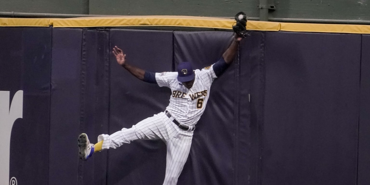 Lorenzo Cain hurt, leaves game after fouling ball off knee - Brew Crew Ball