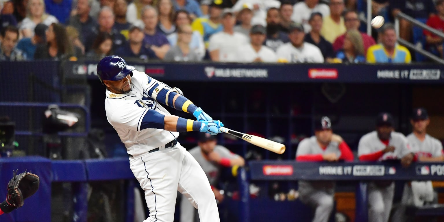 Nelson Cruz hits home run into the Rays' Touch Tank