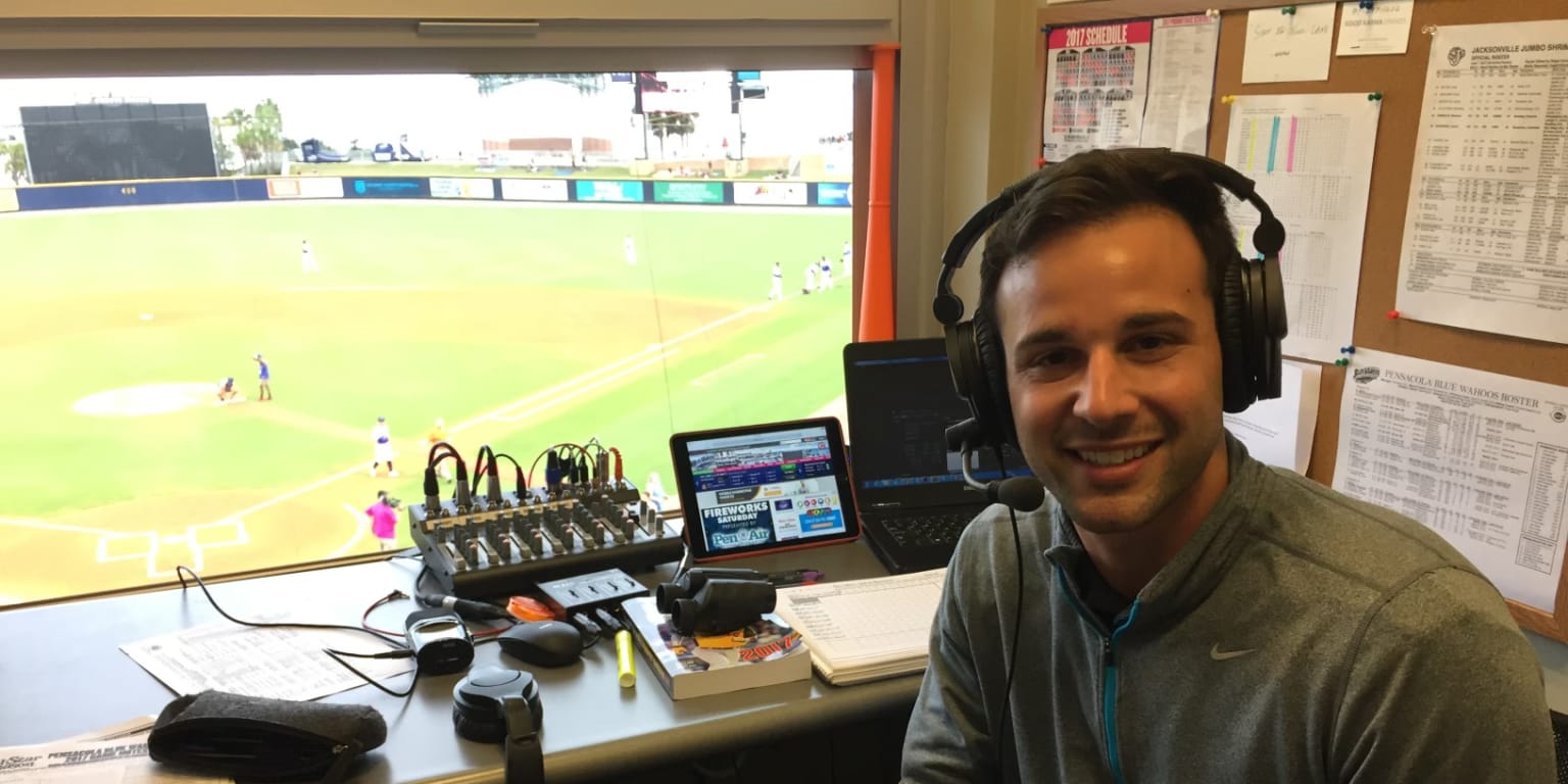 Chicago White Sox adding a new voice in the TV booth for the 2016