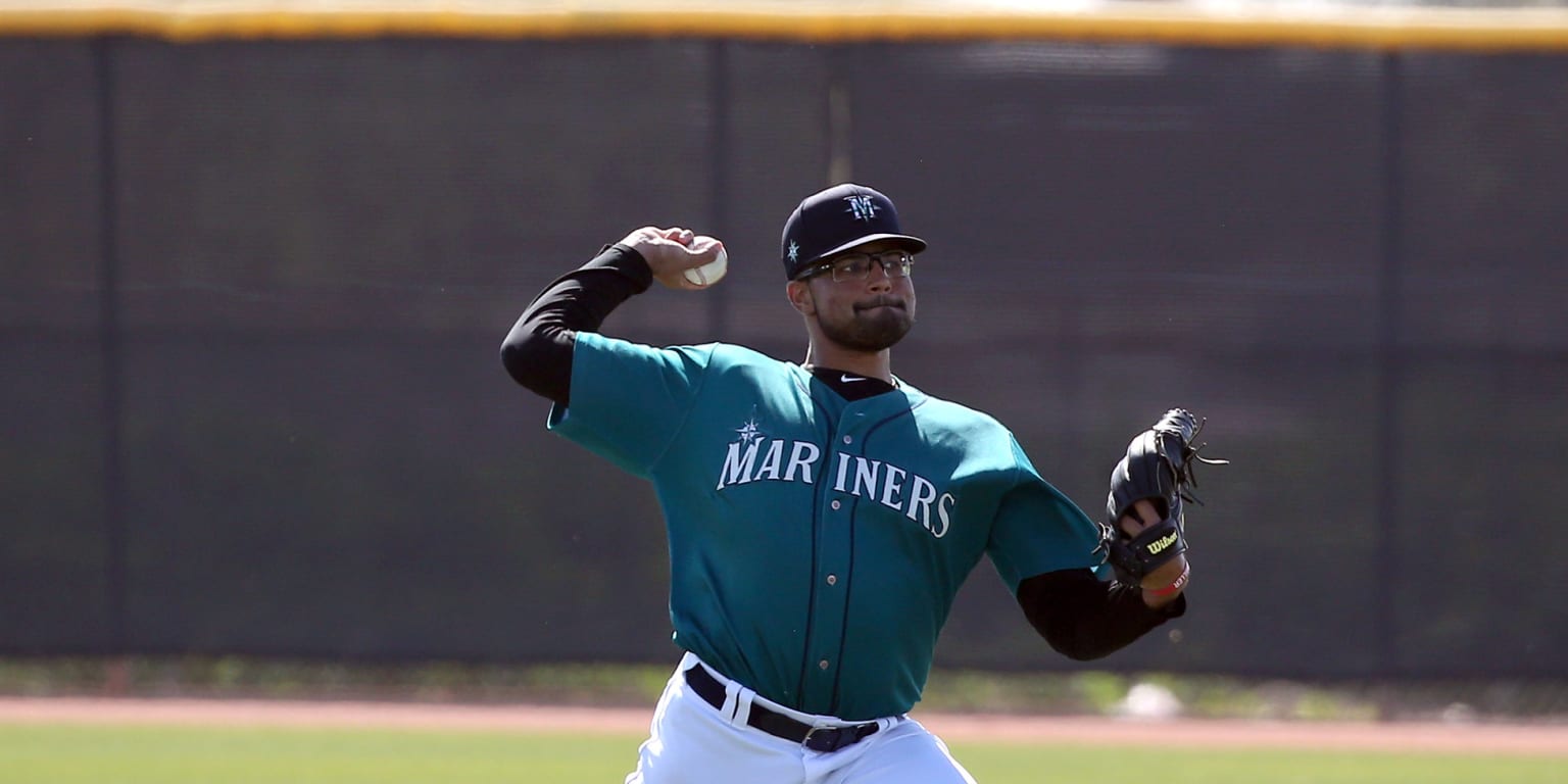 Campbell earns first win as Mariners hold off Jays