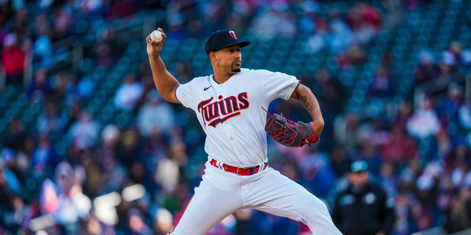 MLB fans amazed by Minnesota Twins reliever Jhoan Duran's