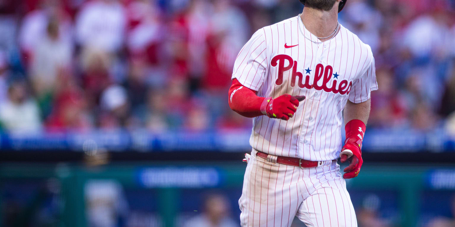 B/R Walk-Off on X: Bryce Harper showing off his strawberry ice cream elbow  guard 😮‍💨 @ariagloves  / X