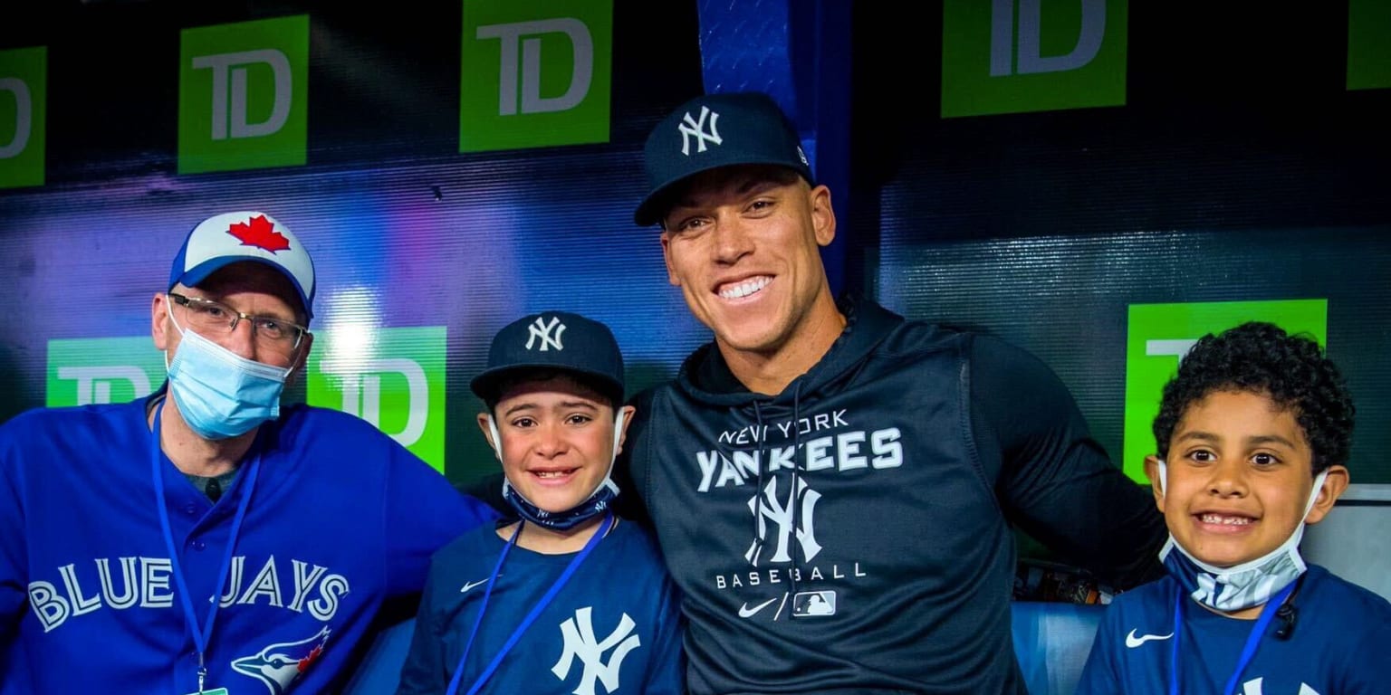 Aaron Judge meets Blue Jays fan, kid from special moment