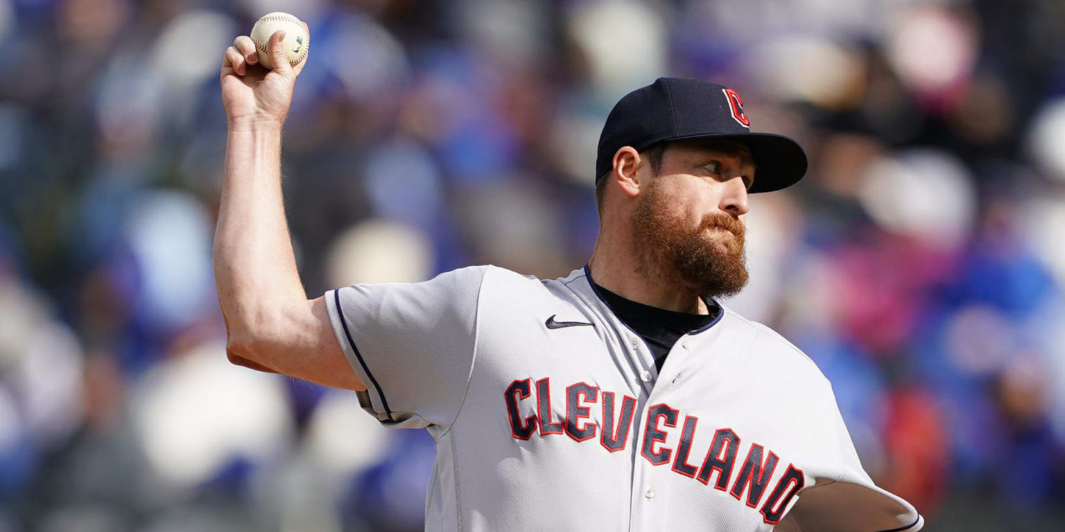 Bryan Shaw hits 10 MLB seasons