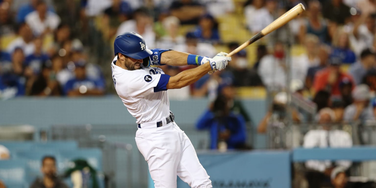 New look in NL West, but same result as Dodgers rout Padres thumbnail