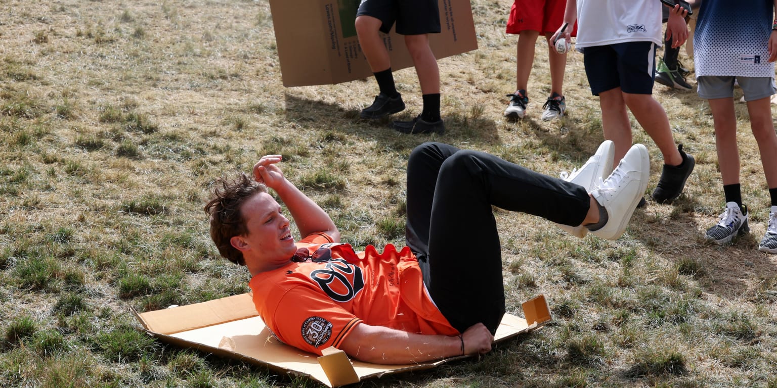 Kids Again: Red Sox, Orioles cardboard race Little Leaguers